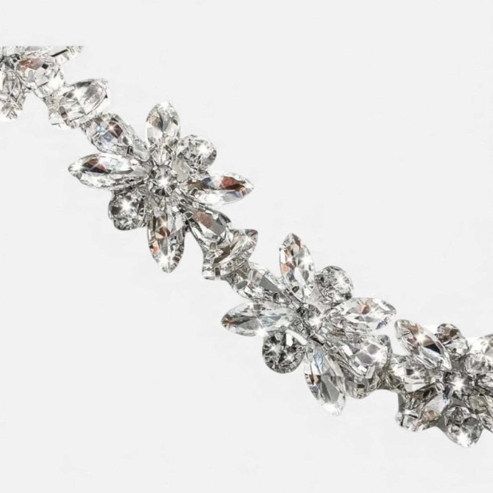 Velvet mini kjole med dekorativ sten trim