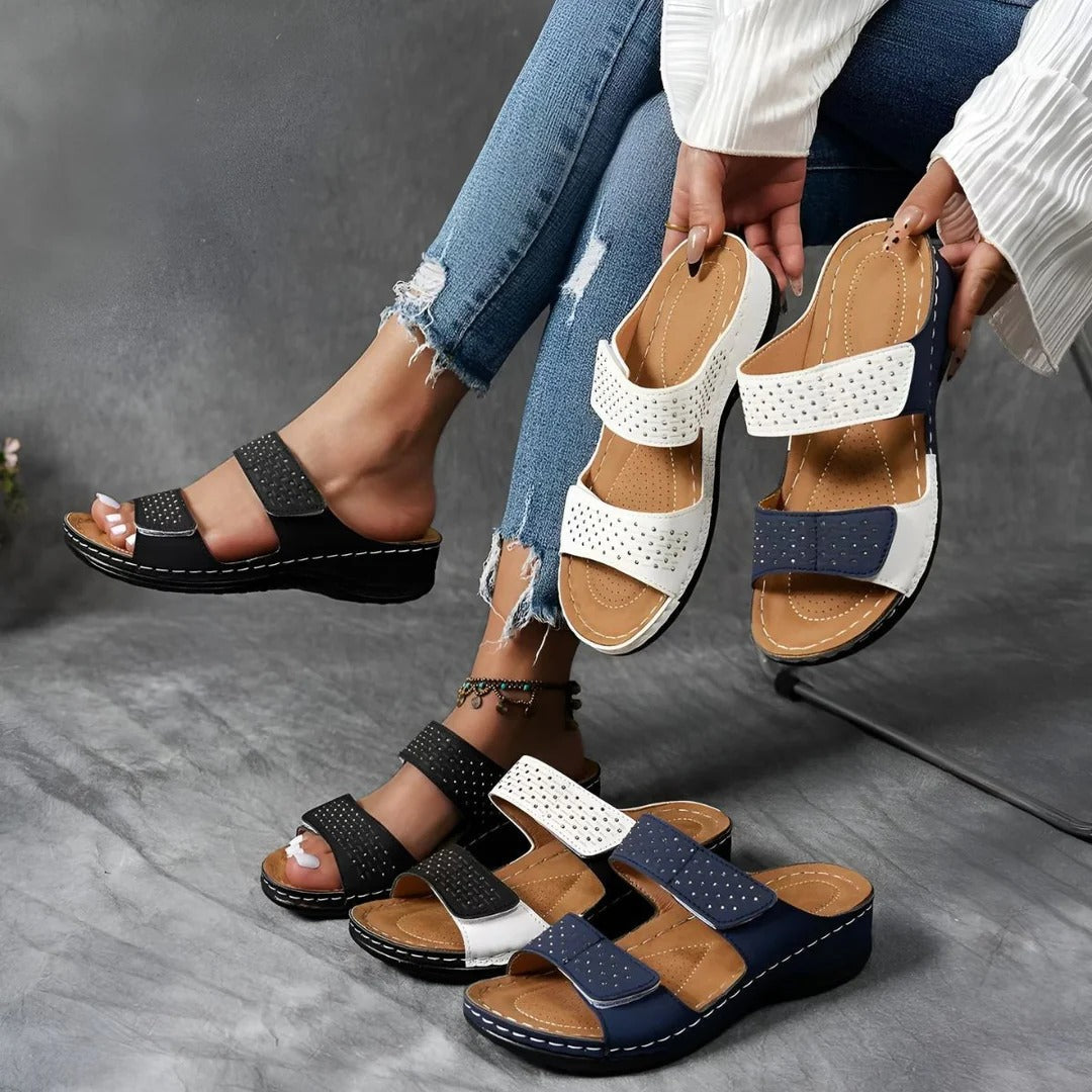 Sandaler för kvinnor med ortopediskt stöd och justerbart spänne