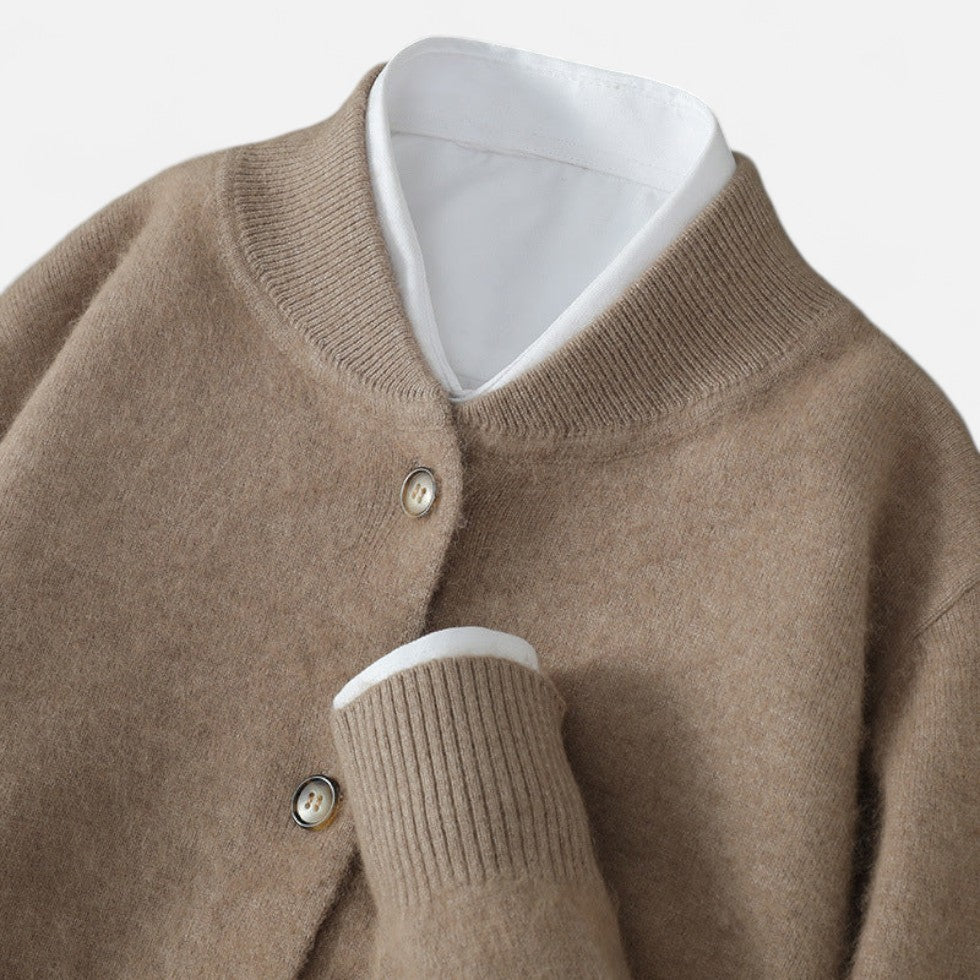 Cashmere cardigan med knaplukning
