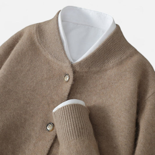 Cashmere cardigan med knaplukning