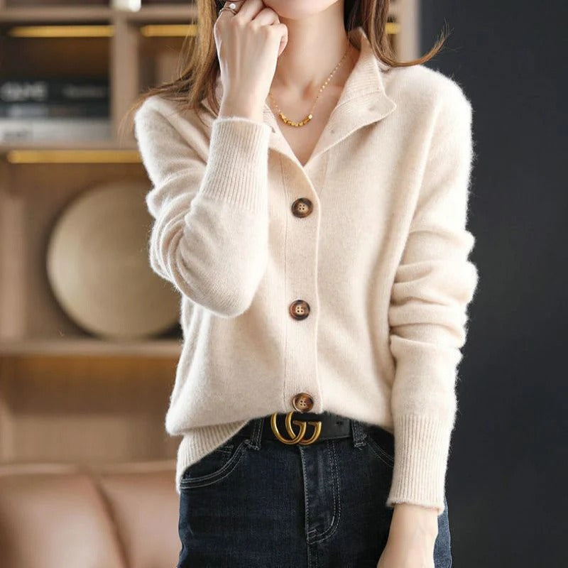 Cashmere cardigan med knapstolpe
