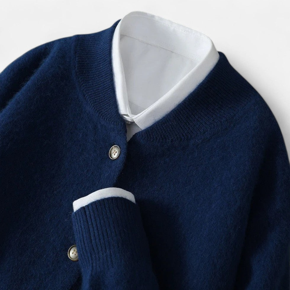 Cashmere cardigan med knaplukning