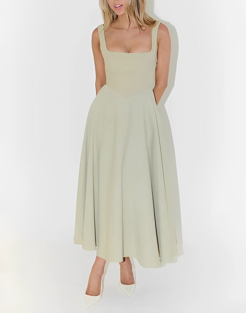 Luna - Elegant Midiklänning utan ärmar