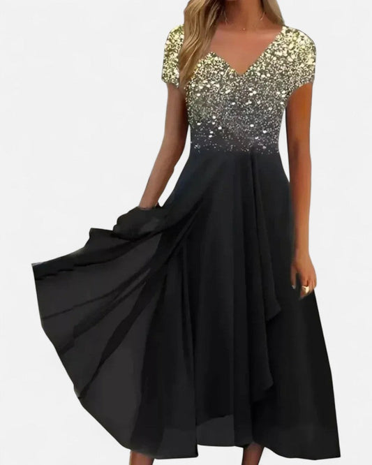 Elegant aftenkjole med blomst-applikation