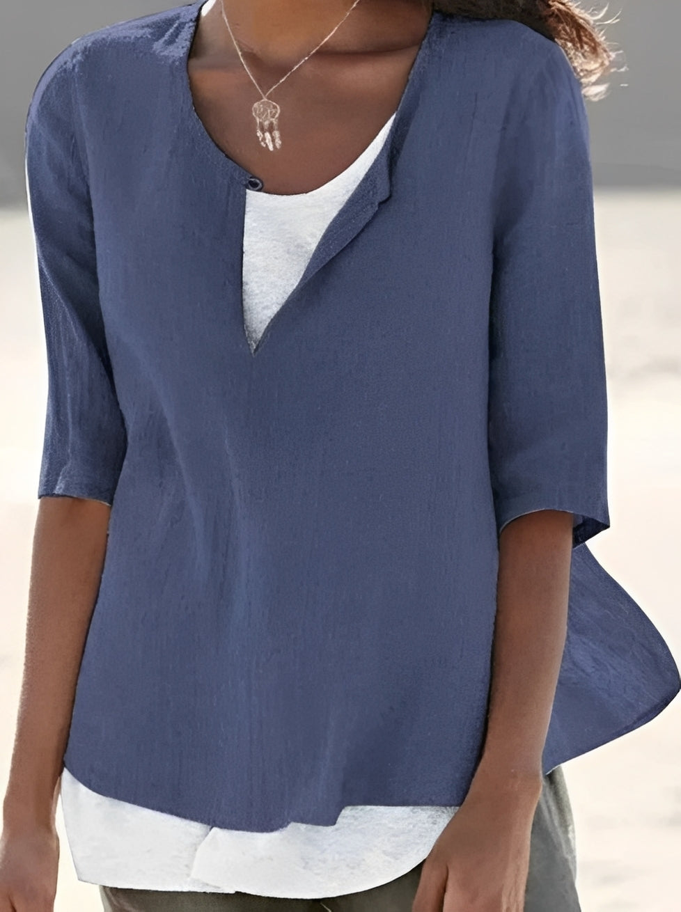 Luna - Elegant Blus med Lagerdesign för Kvinnor