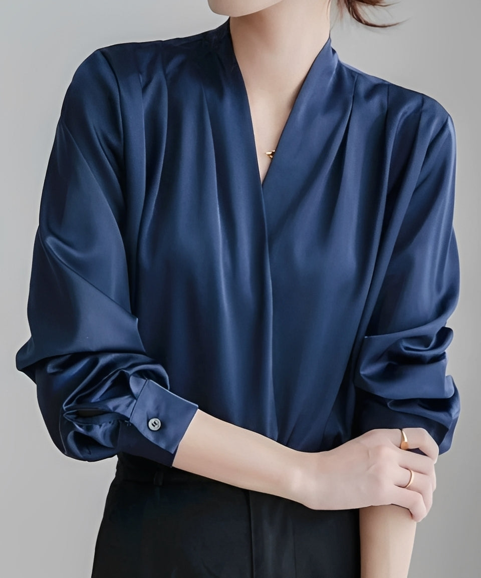 Livia - Chic V-ringad Blus