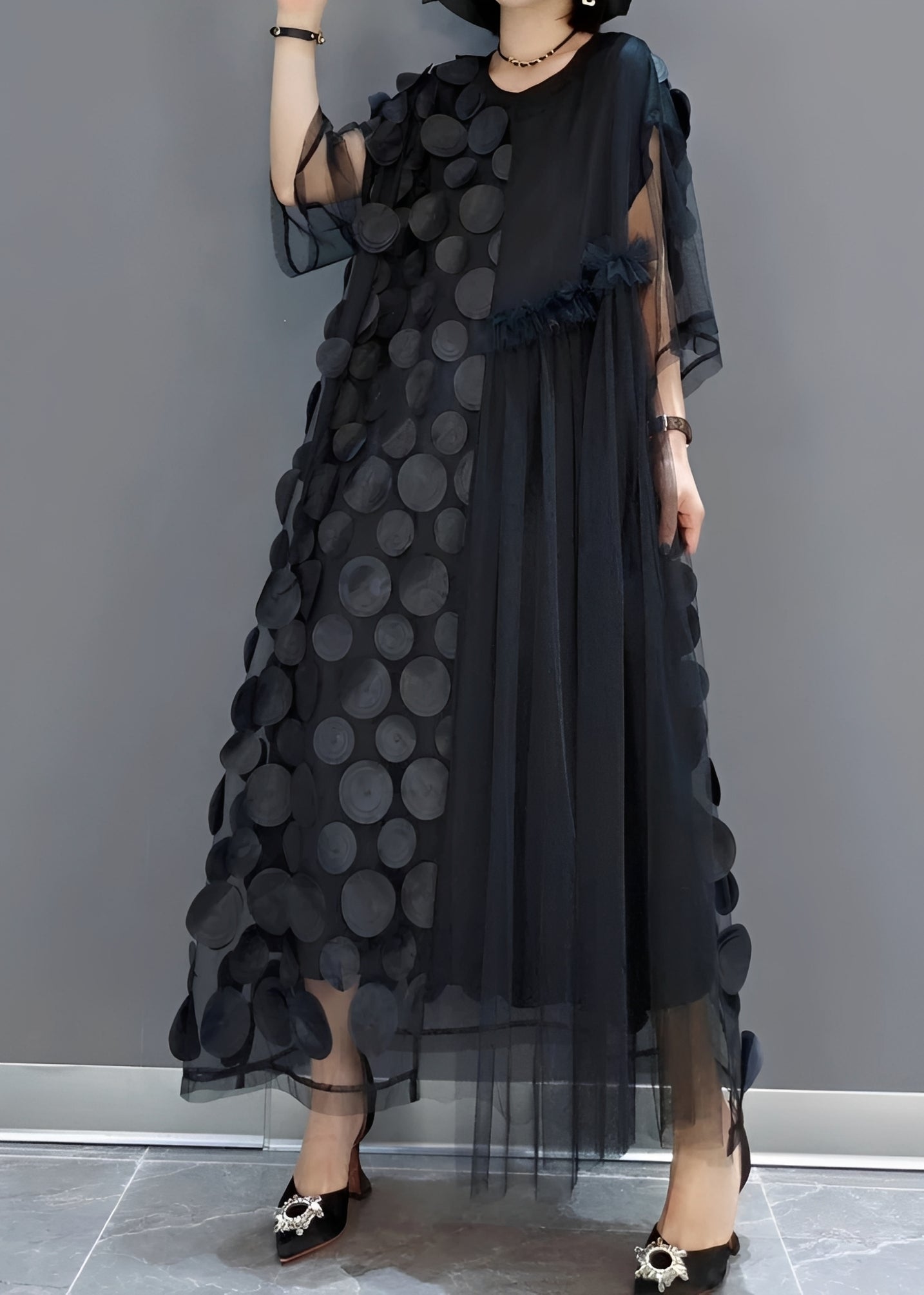 Elara - Asymmetrisk klänning med modern elegans