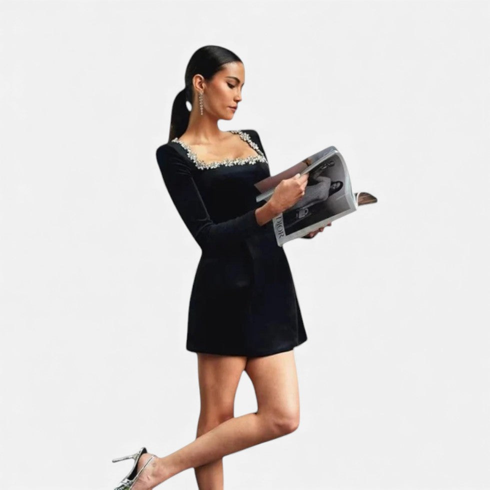 Velvet mini kjole med dekorativ sten trim