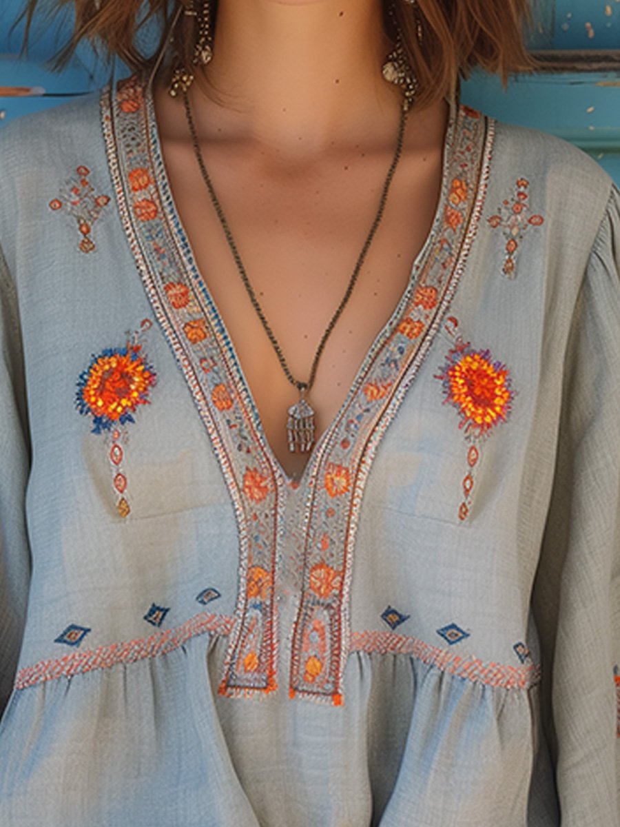 Livia | Elegant Boho-Blus med V-ringning och Handbroderi