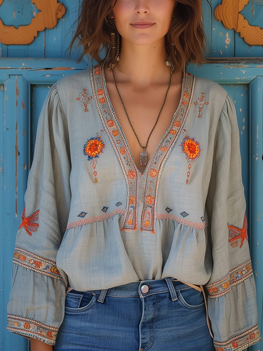 Livia | Elegant Boho-Blus med V-ringning och Handbroderi