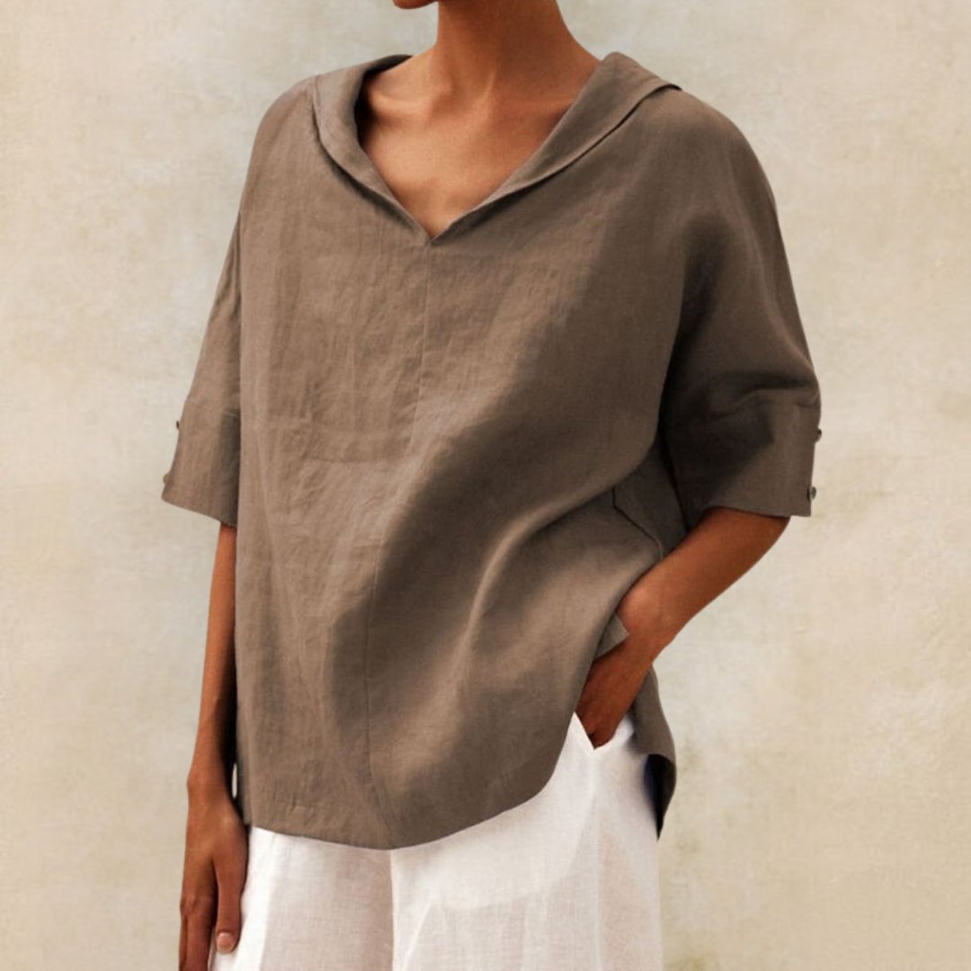 Sofia – Chic Blus med V-Hals och Stilrent Uttryck