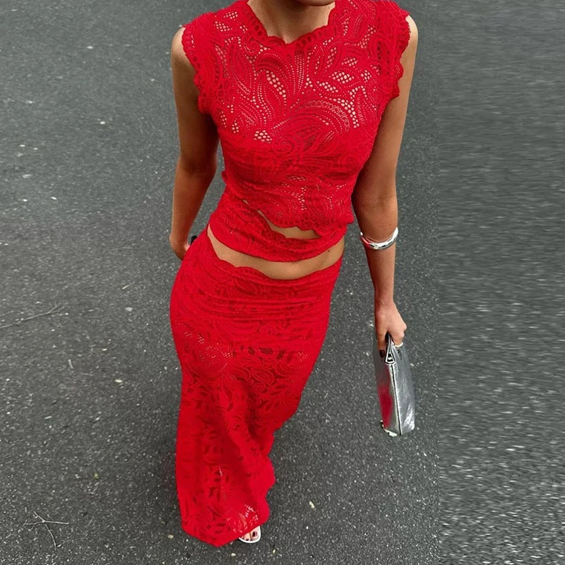 Chic blondeensemble med crop top og lang kjole – strål til fest