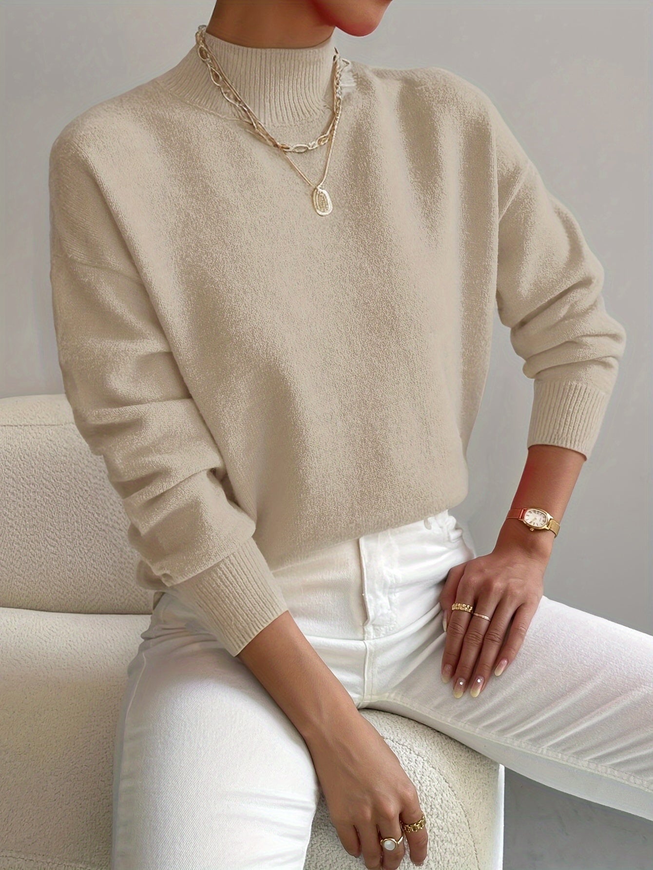 Elegant Strikbluse med Rund Udsnit – Et Must-Have til Hverdagen