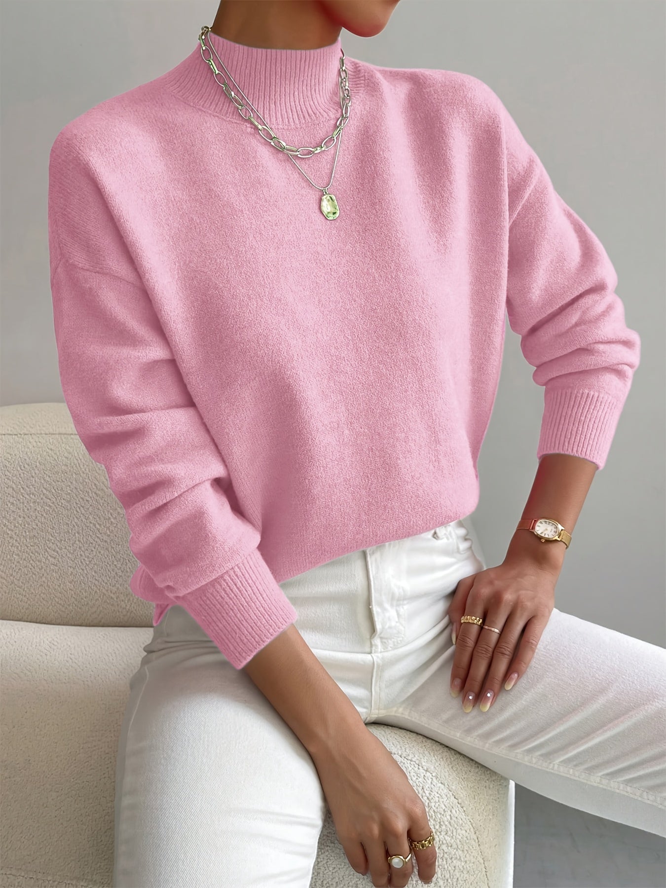 Elegant Strikbluse med Rund Udsnit – Et Must-Have til Hverdagen