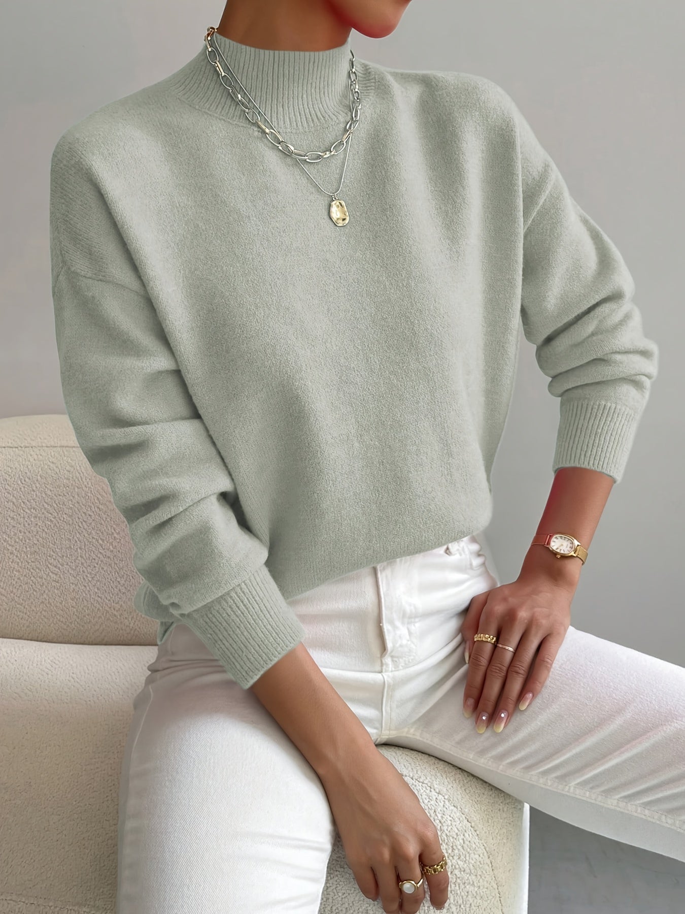 Elegant Strikbluse med Rund Udsnit – Et Must-Have til Hverdagen