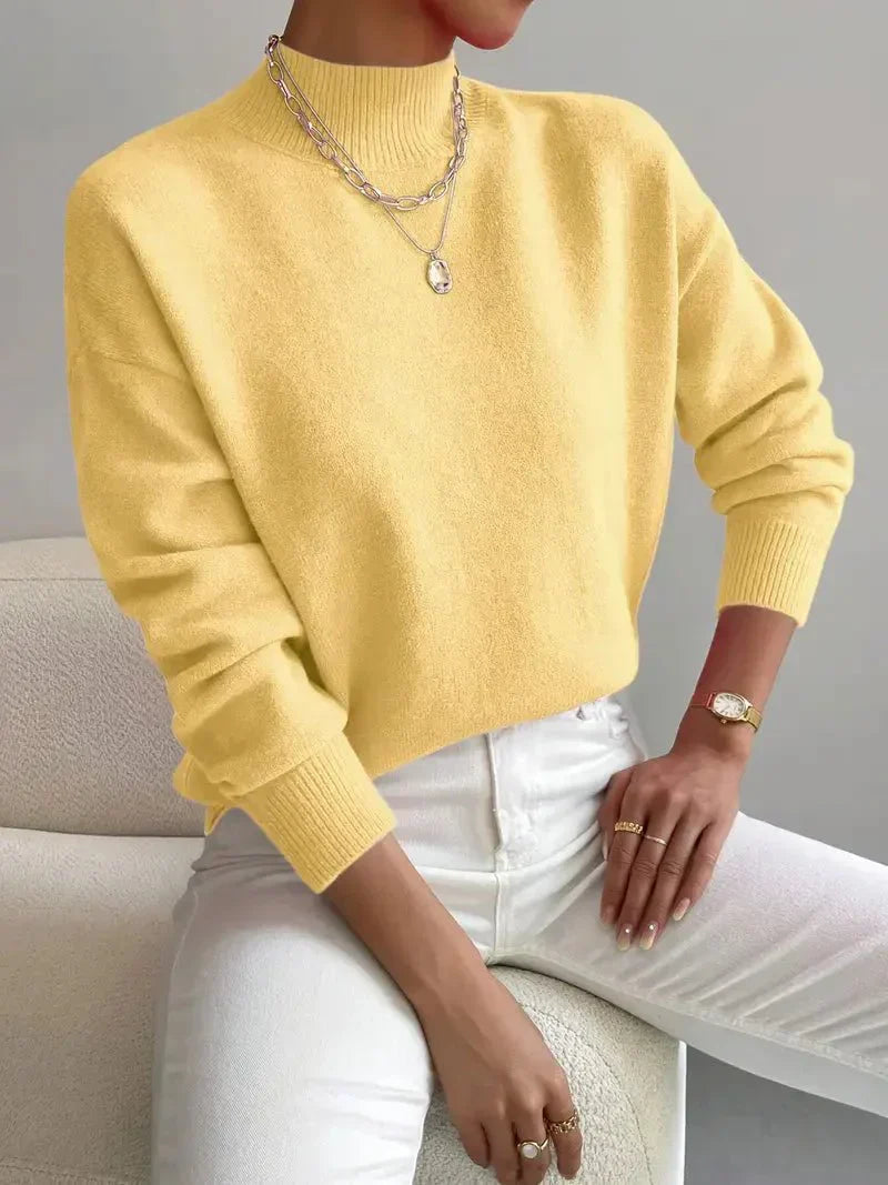 Elegant Strikbluse med Rund Udsnit – Et Must-Have til Hverdagen
