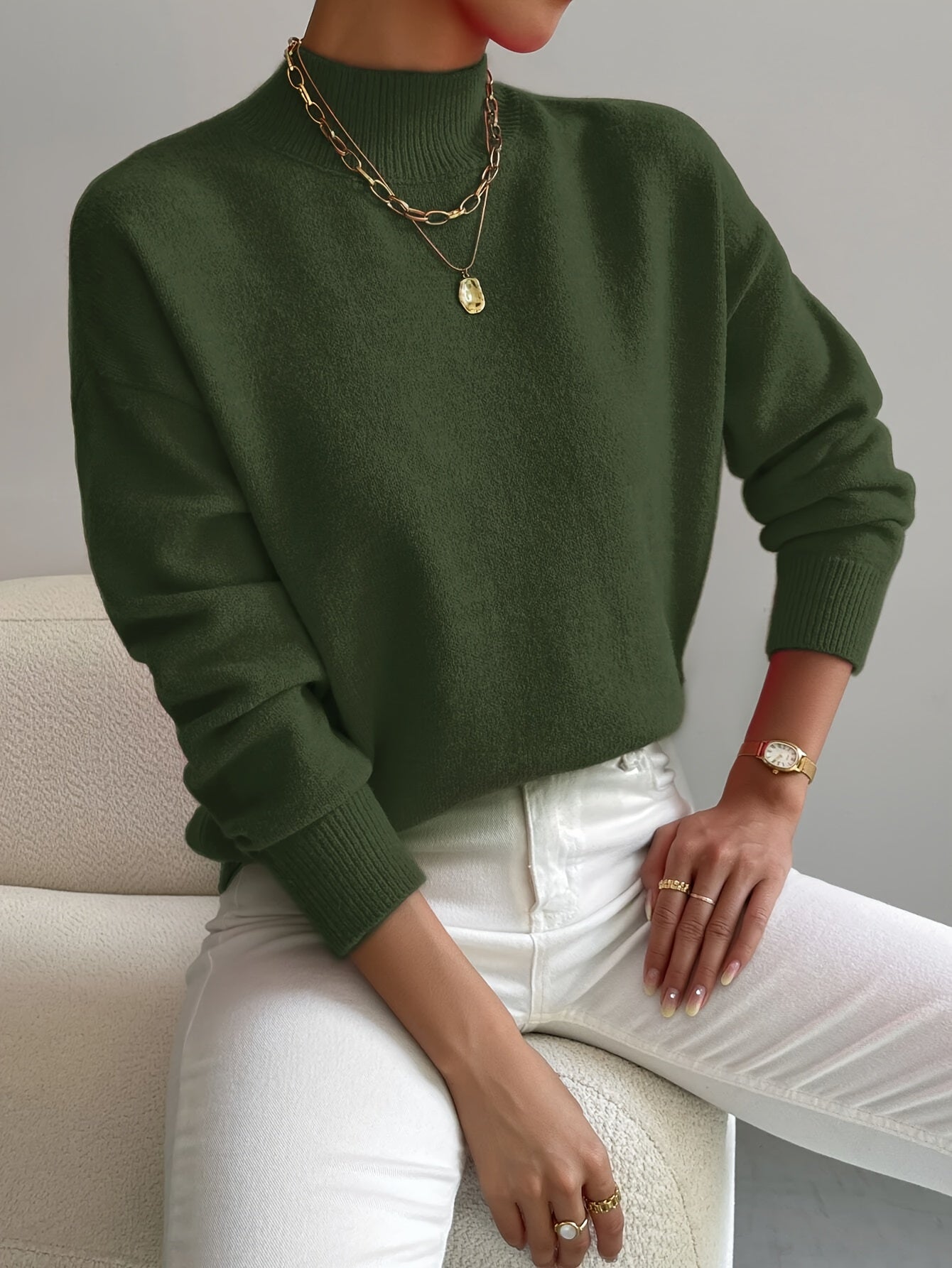 Elegant Strikbluse med Rund Udsnit – Et Must-Have til Hverdagen