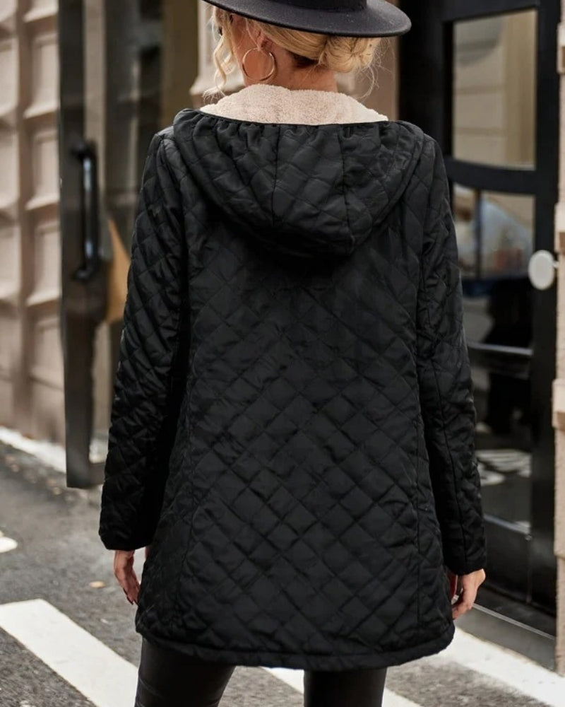Mellemlang dame puffer vinterjakke – Glansfuld quiltet design til kolde dage