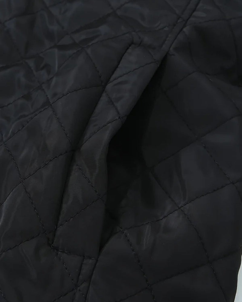 Mellemlang dame puffer vinterjakke – Glansfuld quiltet design til kolde dage