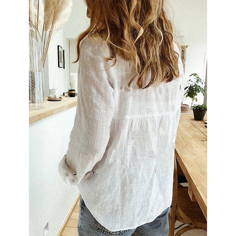 Elegant Bluse med V-Hals og Unikke Knapdetaljer