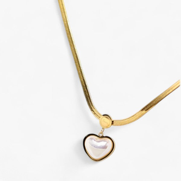 Elegant Sommerfuglehalskæde i Guld - Tidløs Skønhed