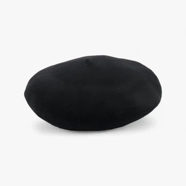 Varm og Holdbar Strikket Baskerhue i Uld til Vinter