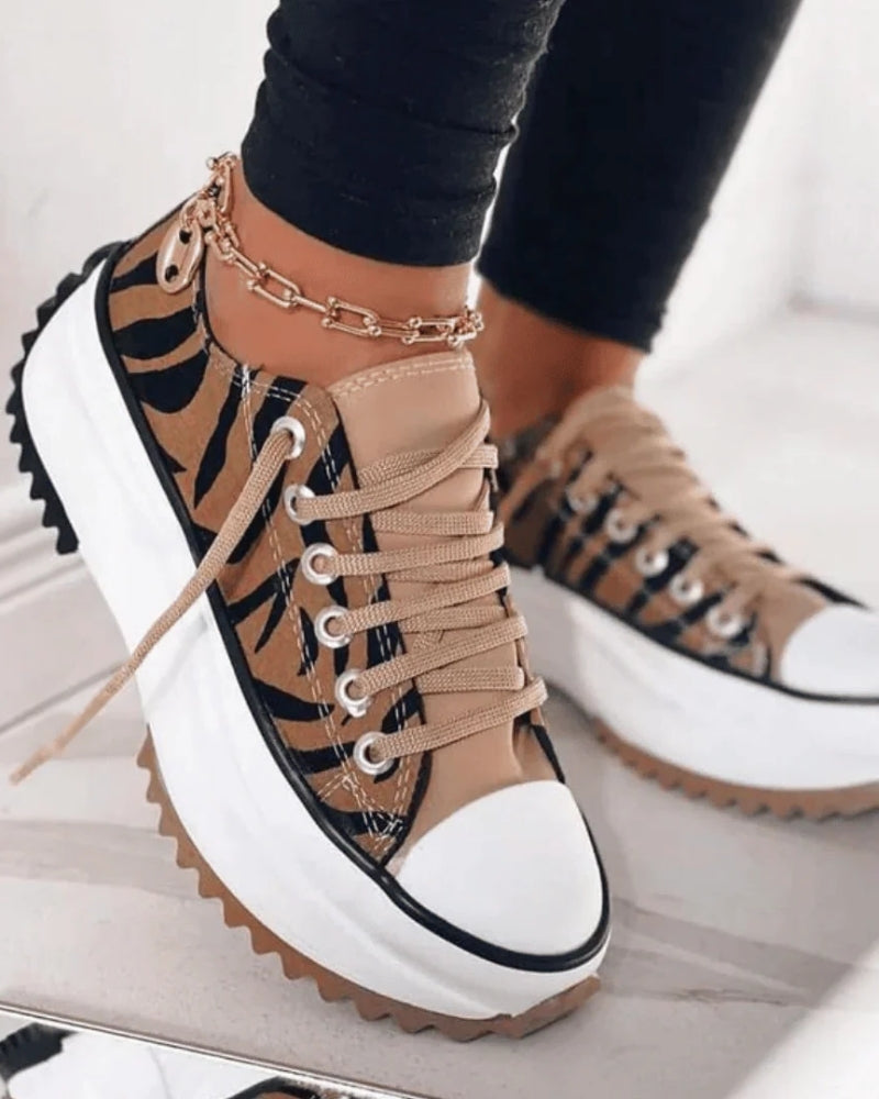 Platåskor för kvinnor – Smala sneakers med höjd sula