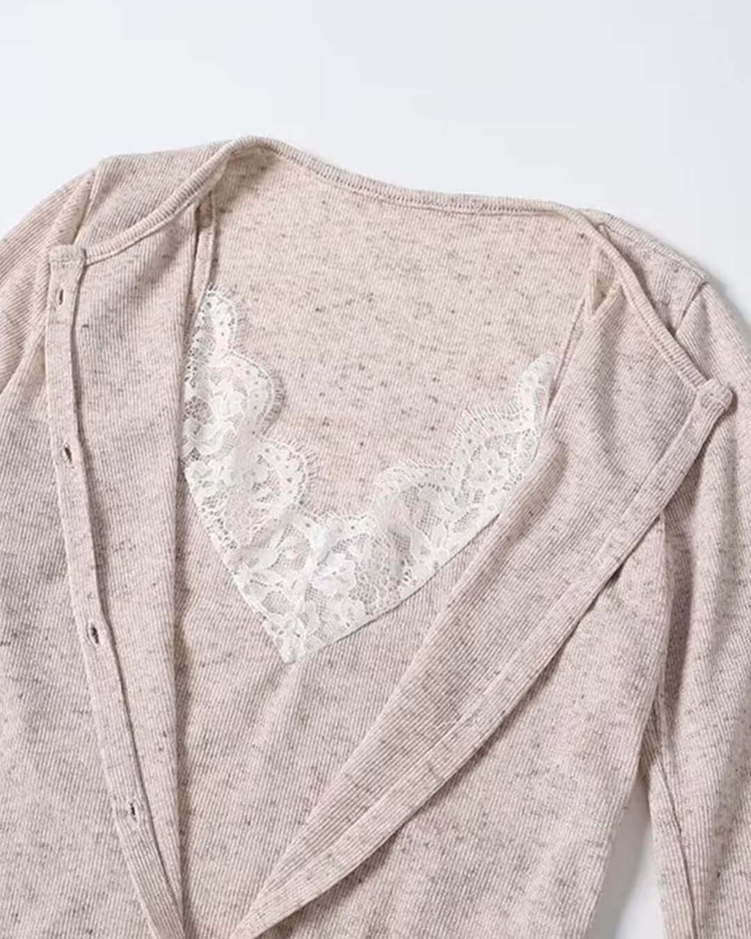 Elegant kort cardigan med v-udskæring til hverdag og fest
