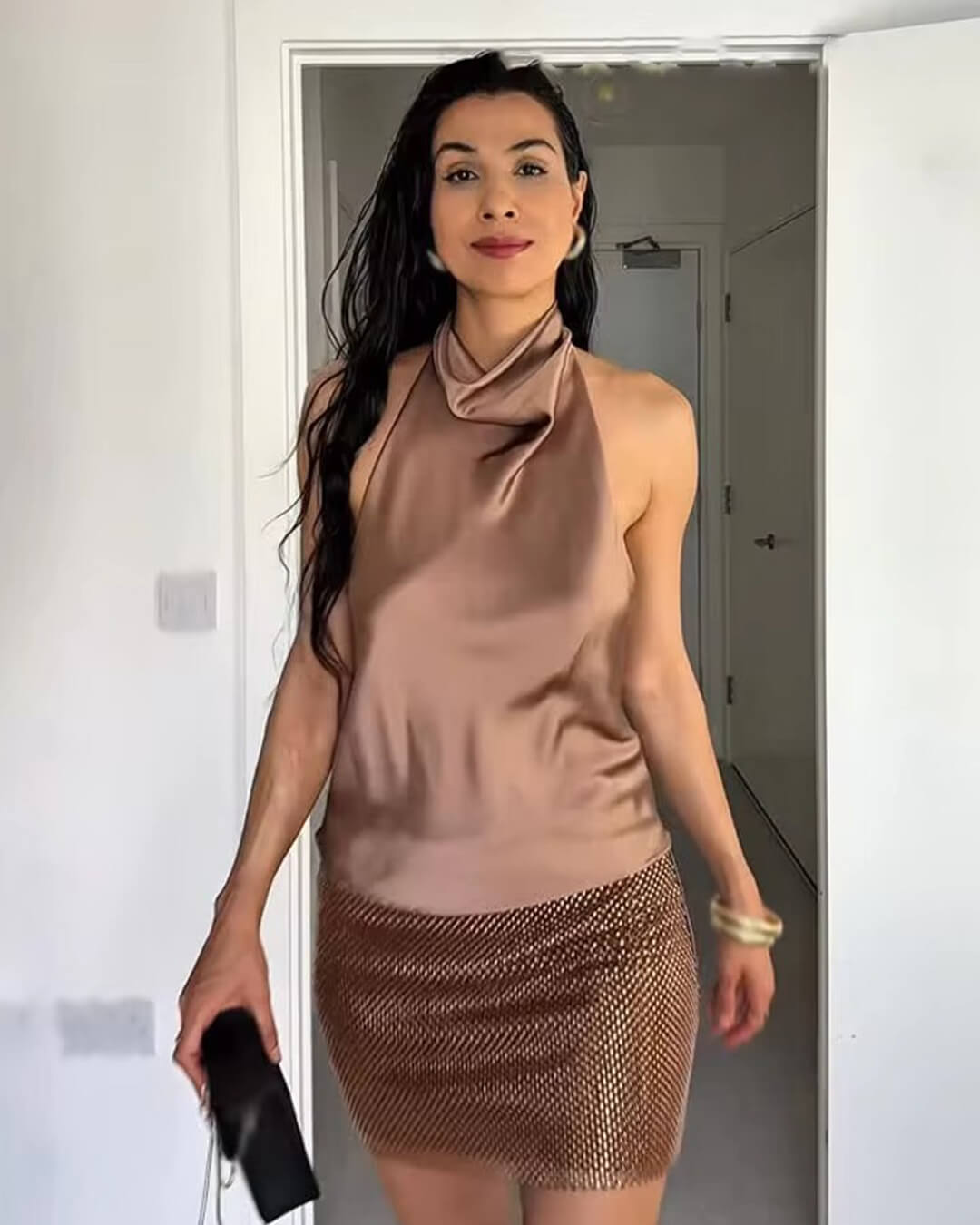 Satinlook halterneck top med flydende elegance