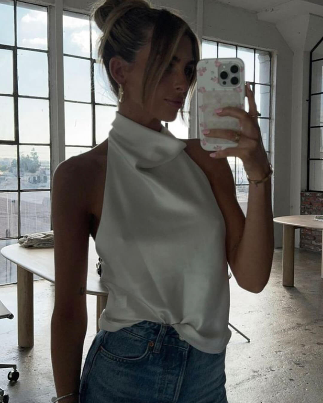 Satinlook halterneck top med flydende elegance