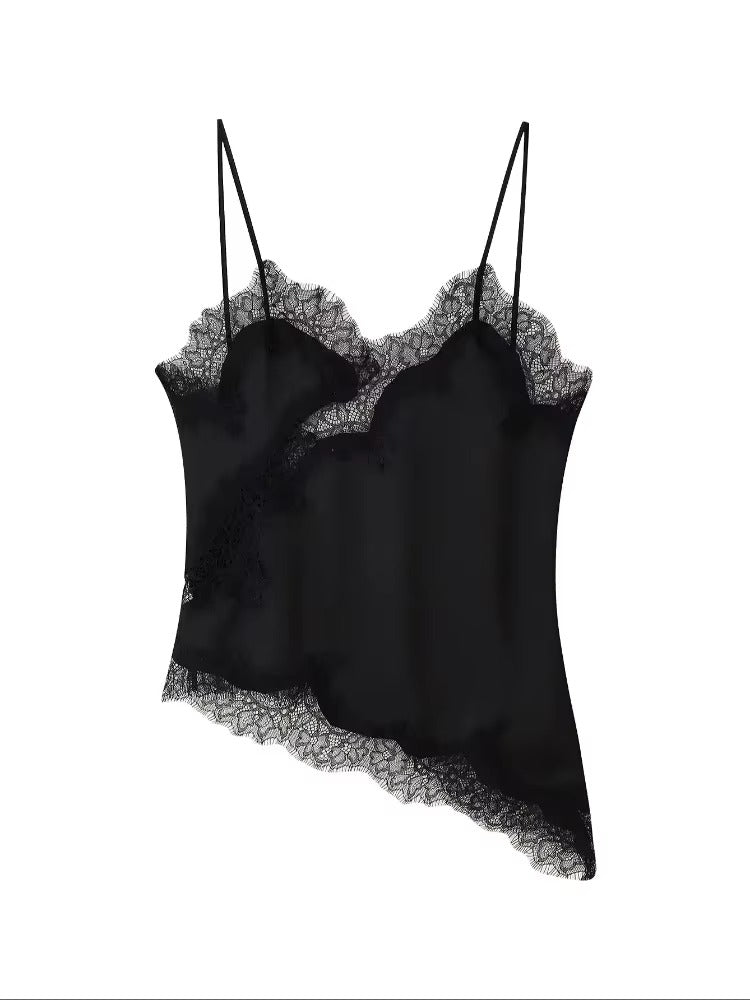 Elegant satin top med blonder og spaghettistropper