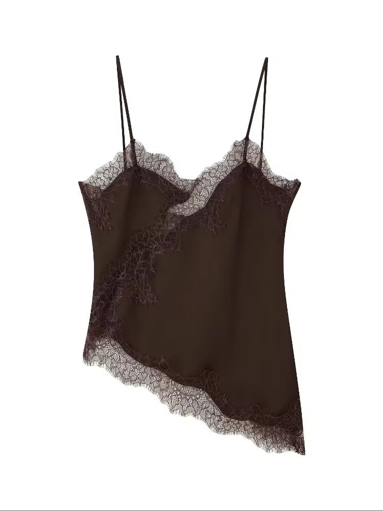 Elegant satin top med blonder og spaghettistropper