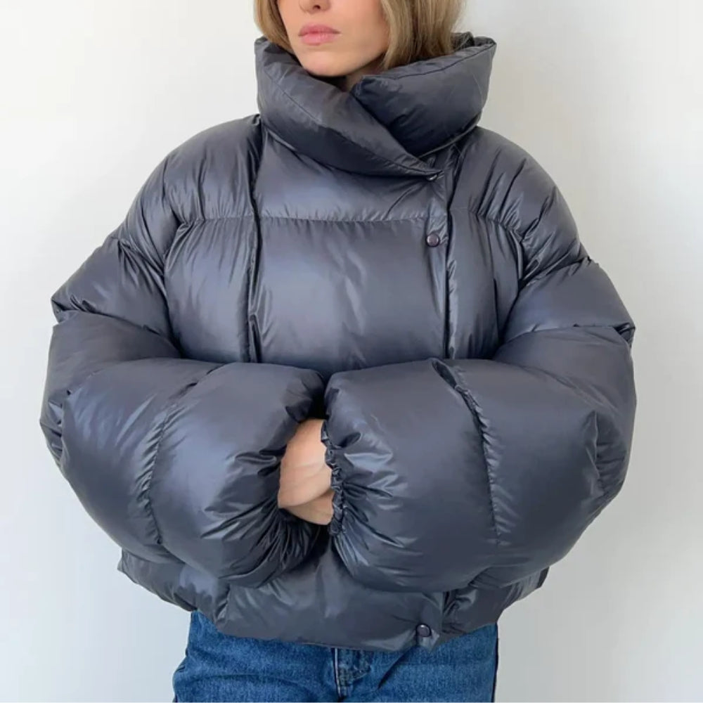 Overdimensioneret dame vinterjakke – pufferdesign med glans-udseende