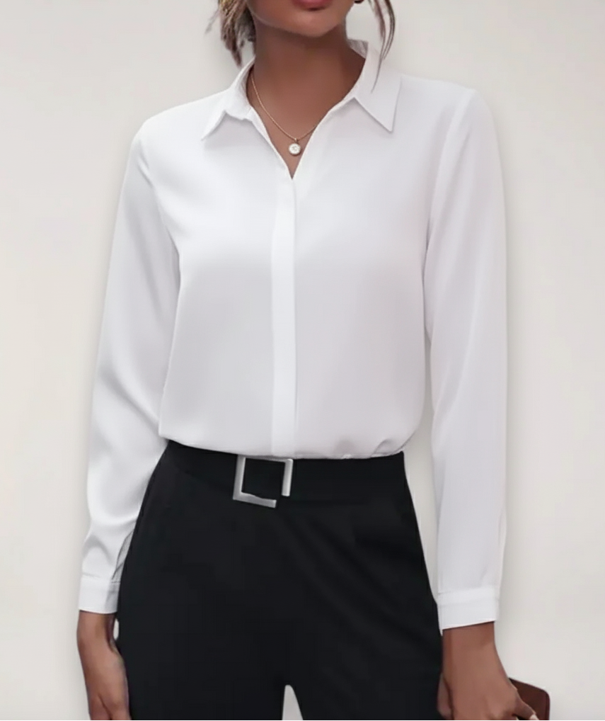 Maja | Elegant blus med knappdetalj för stiliga arbetskläder