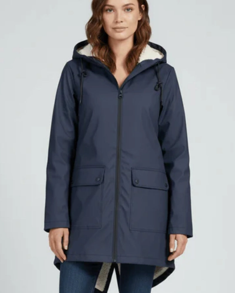 Vinterjakke til damer – Trenchcoat med hætte og figursyet snit til den kolde årstid